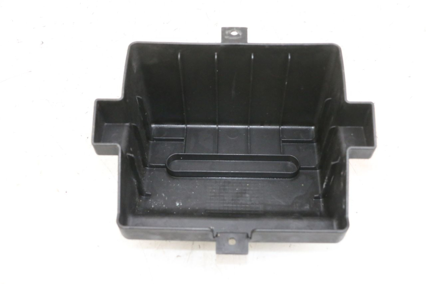 photo de OSŁONA AKUMULATORA DAELIM S1 125 (2007 - 2016) - Szczegół części