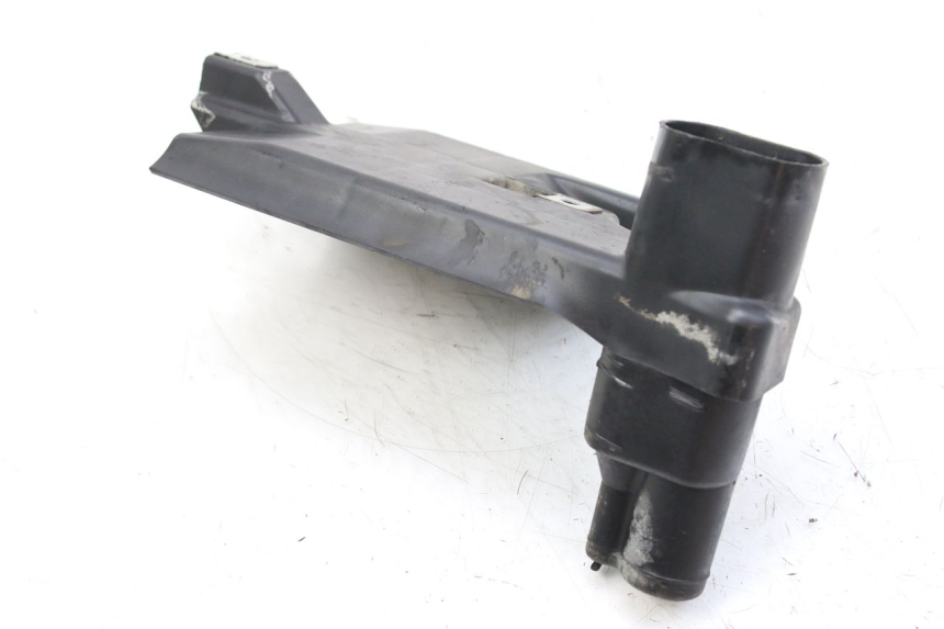 photo de OSŁONA AKUMULATORA APRILIA SCARABEO 100 (2003 - 2012) - Zbliżenie techniczne