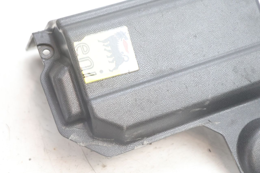 photo de OSŁONA AKUMULATORA APRILIA SR 2T 50 (2012 - 2017) - Szczegół części