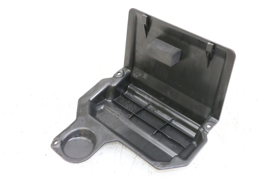 photo de OSŁONA AKUMULATORA APRILIA SR MOTARD 50 (2012 - 2018) - Szczegół części