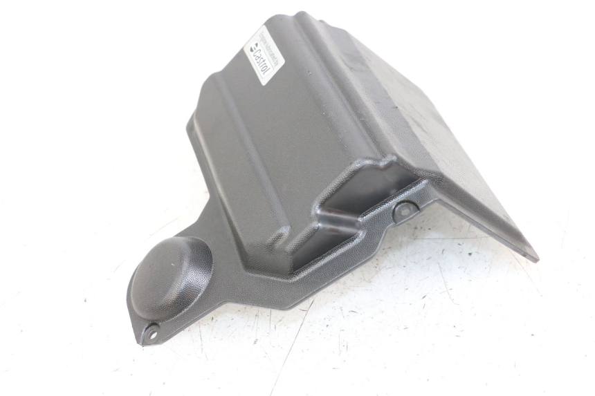 photo de OSŁONA AKUMULATORA APRILIA SR MOTARD 50 (2012 - 2018) - Zoom stanu zużycia