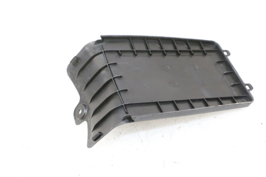 photo de OSŁONA AKUMULATORA PEUGEOT STREETZONE I NAKED 2T 50 (2018 - 2020) - Szczegół części