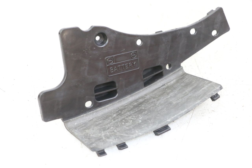 photo de OSŁONA AKUMULATORA SUZUKI BURGMAN 125 (2007 - 2014) - Widok główny