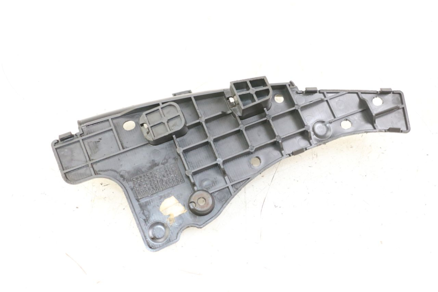 photo de OSŁONA AKUMULATORA SUZUKI BURGMAN 125 (2007 - 2014) - Szczegół części