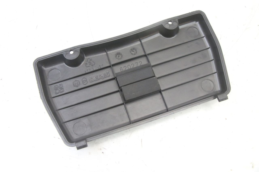 photo de OSŁONA AKUMULATORA PIAGGIO XEVO - X EVO 125 (2007 - 2017) - Inny kąt widzenia