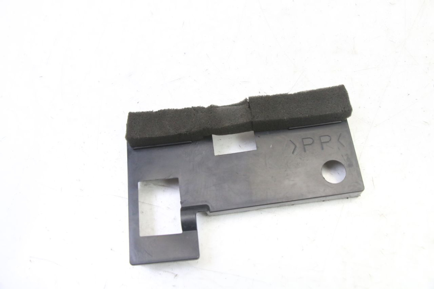 photo de OSŁONA AKUMULATORA YAMAHA XJ6 ABS 600 (2008 - 2016) - Zoom stanu zużycia