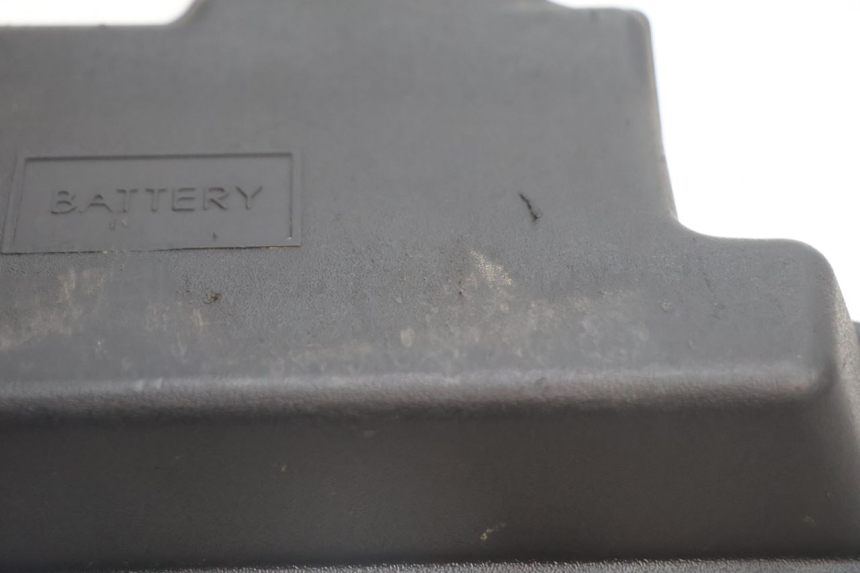 photo de OSŁONA AKUMULATORA PIAGGIO ZIP 4T 50 (2018 - 2020) - Inny kąt widzenia