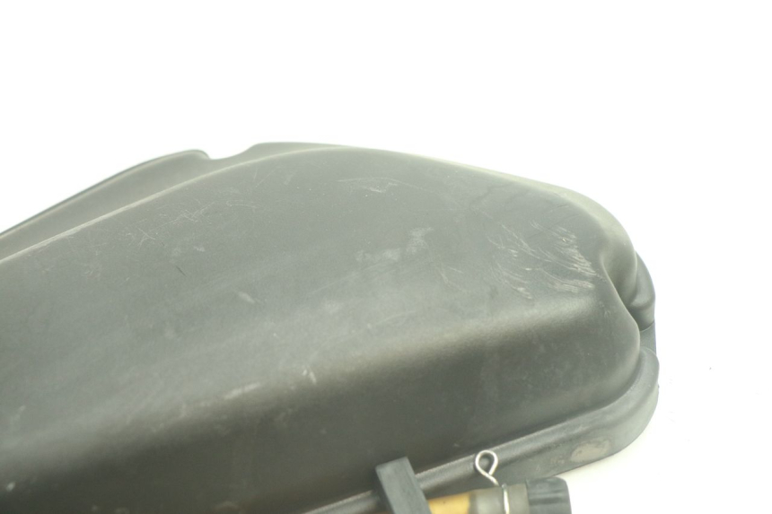 photo de OSŁONA SKRZYNI FILTRA POWIETRZA KYMCO AGILITY 4T 50 (2018 - 2022) - Zoom stanu zużycia