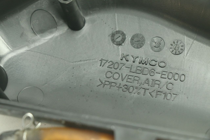 photo de OSŁONA SKRZYNI FILTRA POWIETRZA KYMCO AGILITY 4T 50 (2018 - 2022) - Zbliżenie techniczne