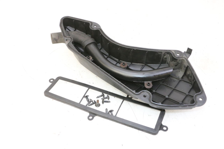 photo de OSŁONA SKRZYNI FILTRA POWIETRZA SUZUKI BURGMAN 125 (2007 - 2014) - Szczegół części