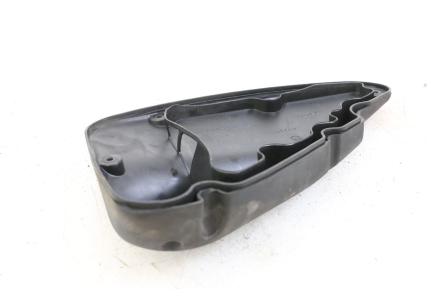 photo de OSŁONA SKRZYNI FILTRA POWIETRZA RENAULT KOURANOS 125 (2001 - 2004) - Szczegół części