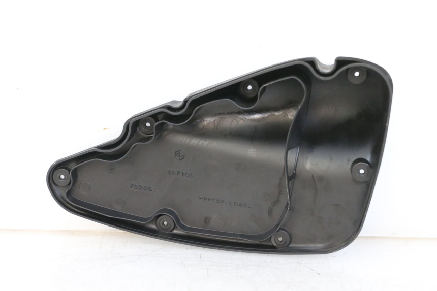 photo de OSŁONA SKRZYNI FILTRA POWIETRZA RENAULT KOURANOS 125 (2001 - 2004) - Inny kąt widzenia