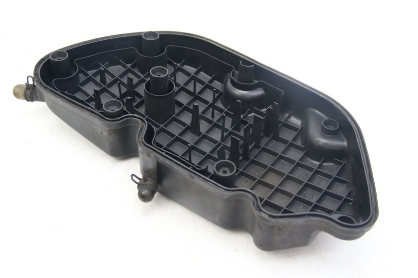 photo de OSŁONA SKRZYNI FILTRA POWIETRZA PIAGGIO MP3 125 (2006 - 2014) - Zbliżenie techniczne