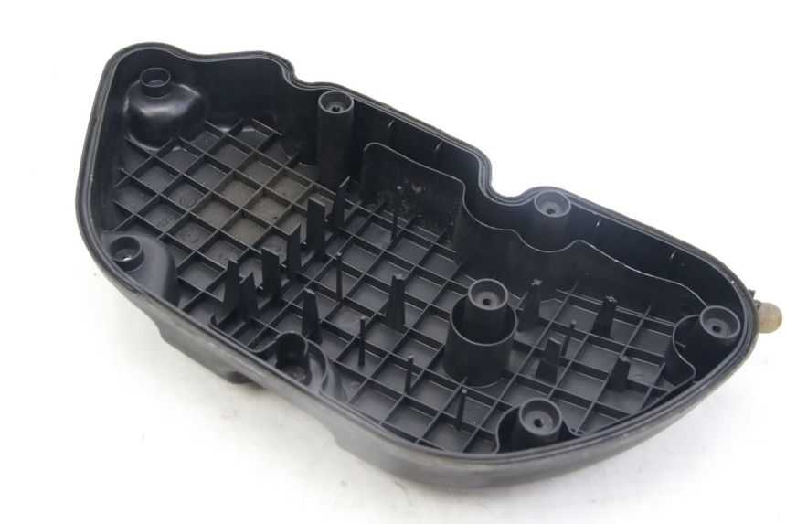 photo de OSŁONA SKRZYNI FILTRA POWIETRZA PIAGGIO MP3 125 (2006 - 2014) - Punkty mocowania