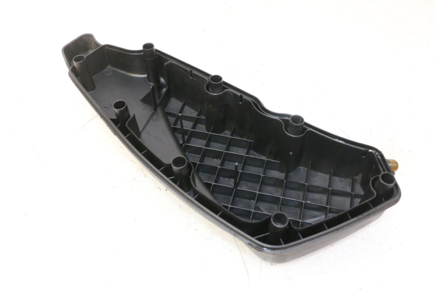 photo de OSŁONA SKRZYNI FILTRA POWIETRZA PEUGEOT SATELIS 125 (2013 - 2018) - Szczegół części