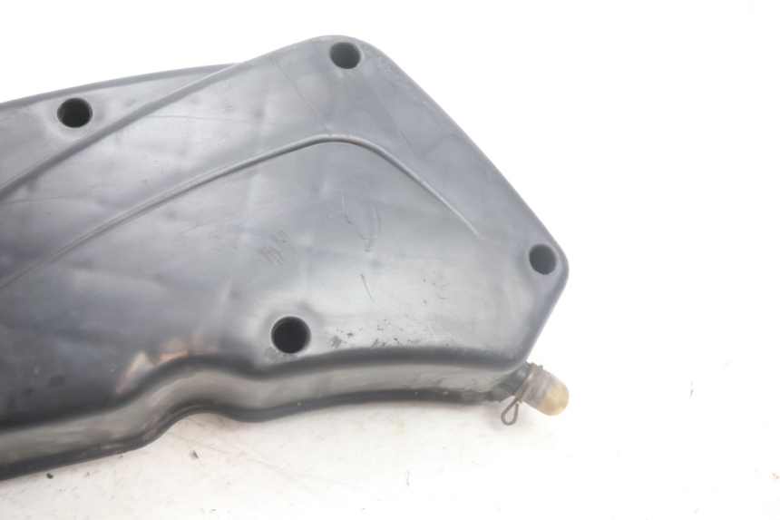 photo de OSŁONA SKRZYNI FILTRA POWIETRZA PEUGEOT SATELIS 125 (2013 - 2018) - Inny kąt widzenia