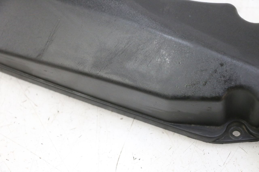 photo de OSŁONA SKRZYNI FILTRA POWIETRZA SUZUKI BURGMAN 125 (2015 - 2017) - Zoom stanu zużycia