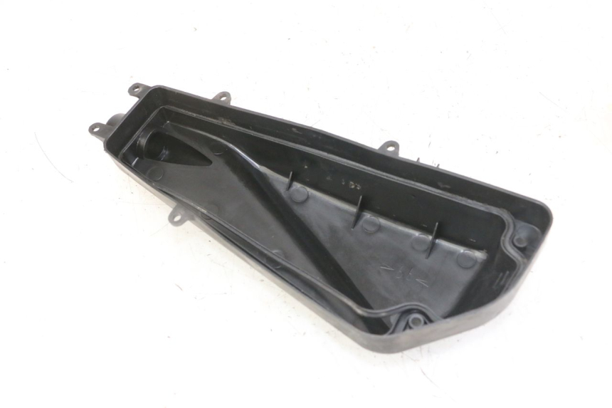 photo de OSŁONA SKRZYNI FILTRA POWIETRZA PEUGEOT VIVACITY NEW 4T 50 (2008 - 2017) - Szczegół części