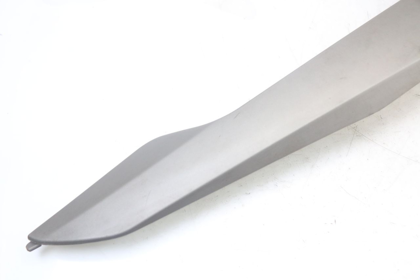 photo de OSŁONA RAMY BOCZNA PRAWA QUADRO 3D S 350 (2013 - 2018) - Zbliżenie techniczne