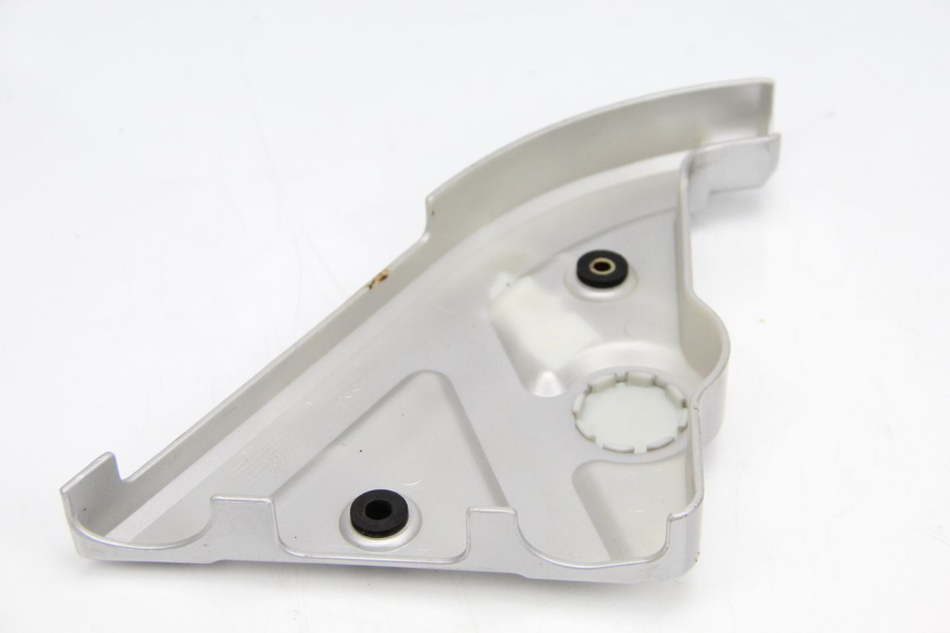 photo de OSŁONA RAMY BOCZNA PRAWA HYOSUNG AQUILA GV 125 (2009 - 2016) - Zbliżenie techniczne