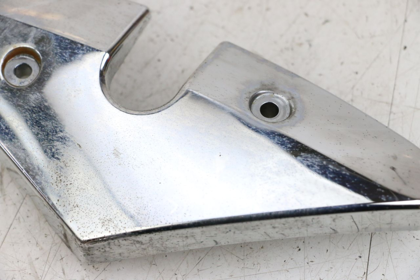 photo de OSŁONA RAMY BOCZNA PRAWA HYOSUNG GV AQUILA 125 (2000 - 2009) - Zoom stanu zużycia