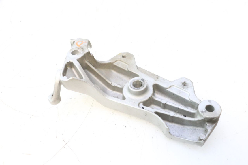photo de PRAWA BOCZNA OSŁONA RAMY HONDA CB F HORNET 600 (2005 - 2006) - Zbliżenie techniczne