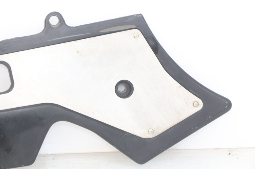 photo de OSŁONA RAMY BOCZNA PRAWA HONDA CBR F SC25 1000 (1989 - 1992) - Zbliżenie techniczne