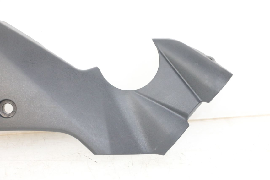 photo de OSŁONA RAMY BOCZNA PRAWA KAWASAKI ER-6 ER6 N 650 (2012 - 2016) - Zbliżenie techniczne