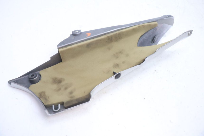 photo de OSŁONA BOCZNA RAMY PRAWA YAMAHA FJR 1300 (2001 - 2005) - Inny kąt widzenia