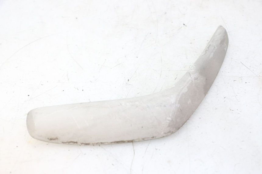 photo de OSŁONA RAMY BOCZNA PRAWA PIAGGIO FLY 2T 50 (2004 - 2017) - Zbliżenie techniczne