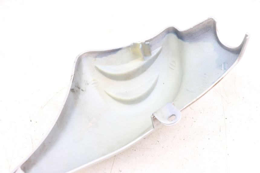 photo de OSŁONA RAMY BOCZNA PRAWA HYOSUNG GF 125 (2001 - 2005) - Zoom stanu zużycia