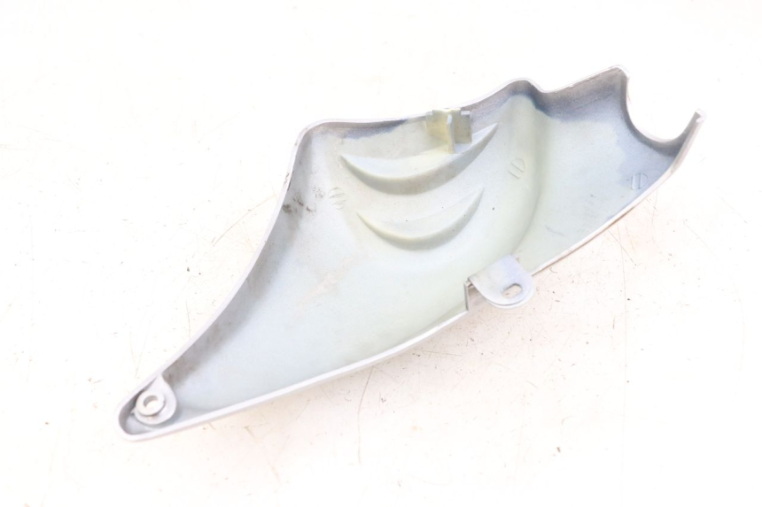 photo de OSŁONA RAMY BOCZNA PRAWA HYOSUNG GF 125 (2001 - 2005) - Zbliżenie techniczne