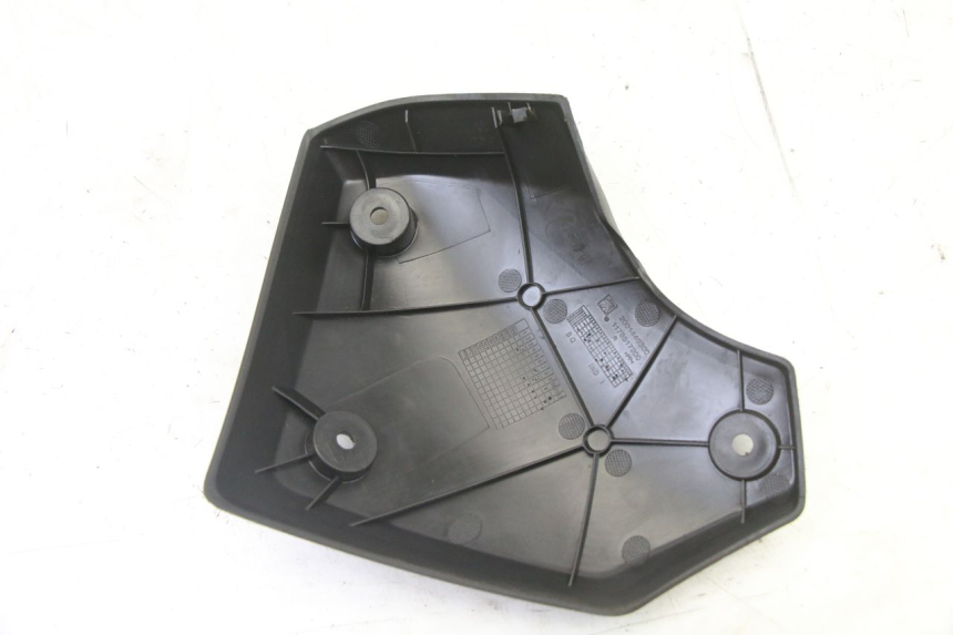 photo de OSŁONA RAMY BOCZNA PRAWA PEUGEOT KISBEE 4T 50 (2018 - 2022) - Zoom stanu zużycia