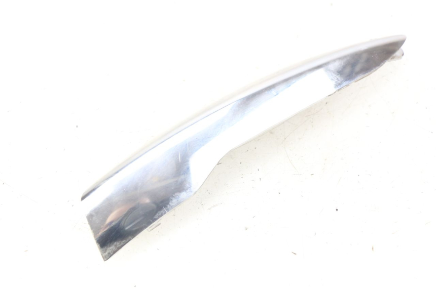 photo de OSŁONA RAMY BOCZNA PRAWA PIAGGIO LIBERTY IGET S 125 (2016 - 2020) - Zbliżenie techniczne