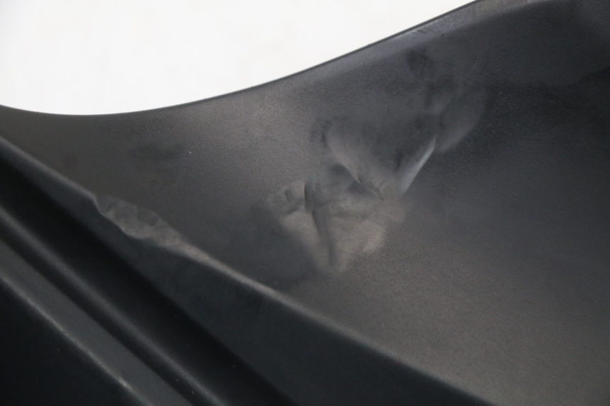 photo de OSŁONA RAMY BOCZNA PRAWA SUZUKI GSR 750 (2011 - 2017) - Zoom stanu zużycia