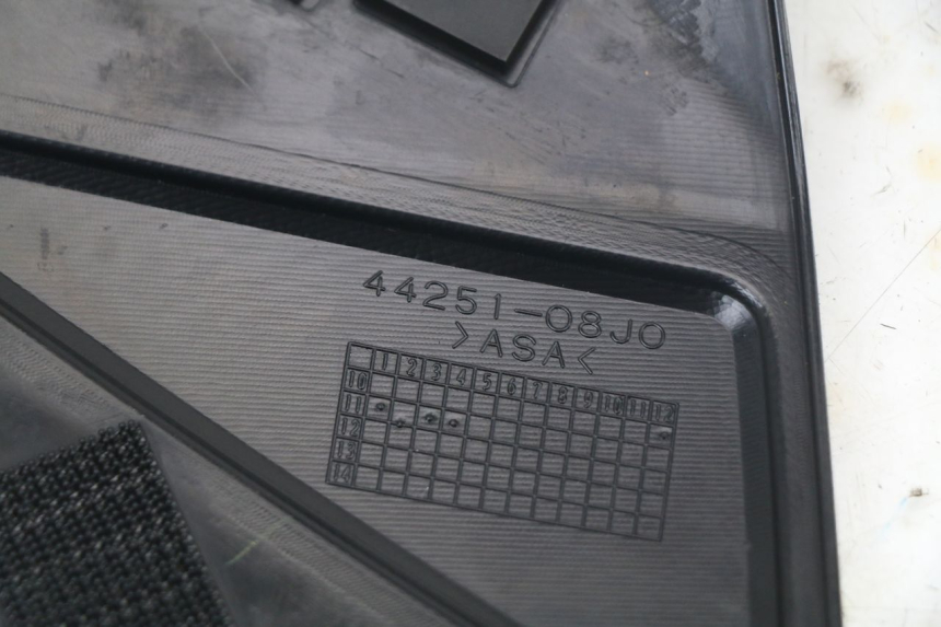 photo de OSŁONA RAMY BOCZNA PRAWA SUZUKI GSR 750 (2011 - 2017) - Oznaczenia i referencje