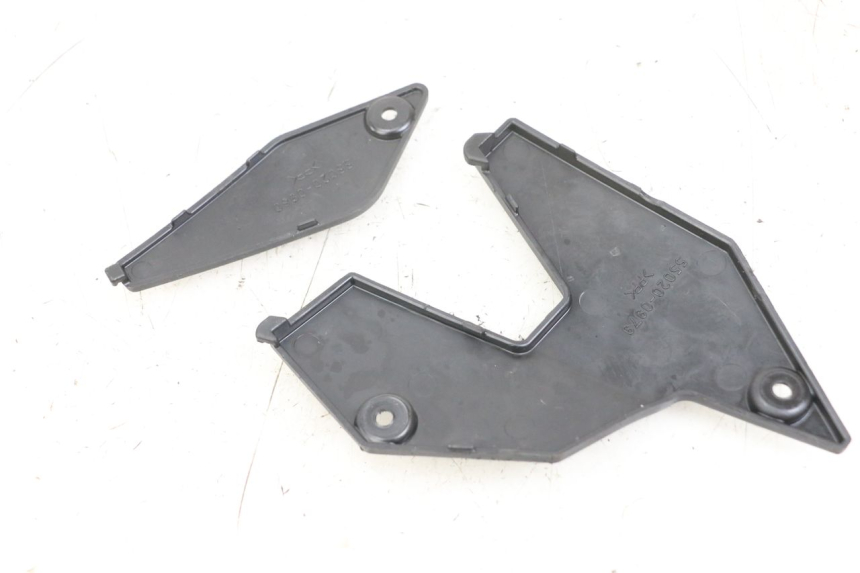 photo de OSŁONA RAMY BOCZNA PRAWA KAWASAKI VERSYS ABS 650 (2015 - 2018) - Zoom stanu zużycia