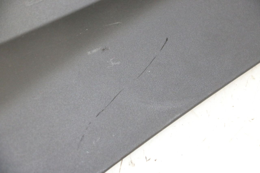 photo de OSŁONA RAMY BOCZNA PRAWA YAMAHA XMAX X-MAX 125 (2021 - 2025) - Zoom stanu zużycia