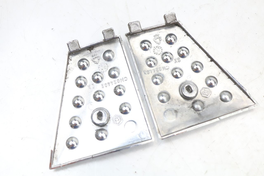 photo de OSŁONA RAMY BOCZNA PRAWA PIAGGIO XEVO - X EVO 125 (2007 - 2017) - Zoom stanu zużycia