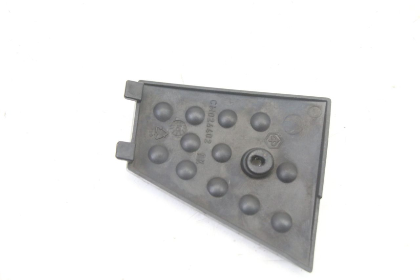 photo de OSŁONA RAMY BOCZNA PRAWA PIAGGIO XEVO - X EVO 125 (2007 - 2017) - Inny kąt widzenia