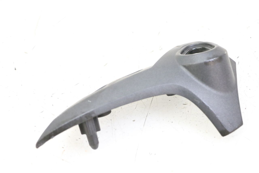 photo de OSŁONA RAMY BOCZNA PRAWA YAMAHA FZ6 FAZER S2 600 (2007 - 2011) - Zbliżenie techniczne