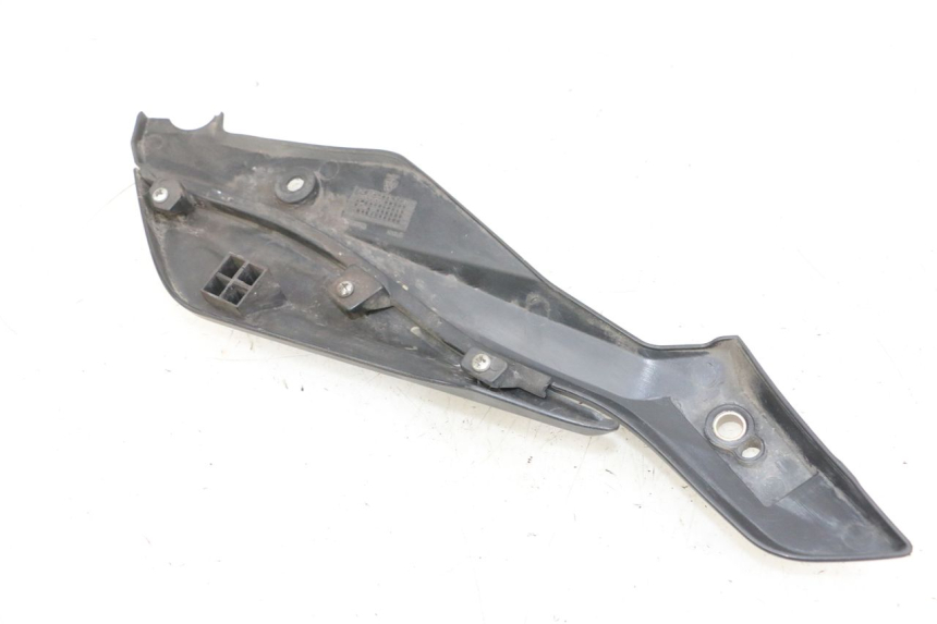 photo de OSŁONA LEWEJ BOCZNEJ RAMY KSR CODE 125 (2018 - 2020) - Zoom stanu zużycia