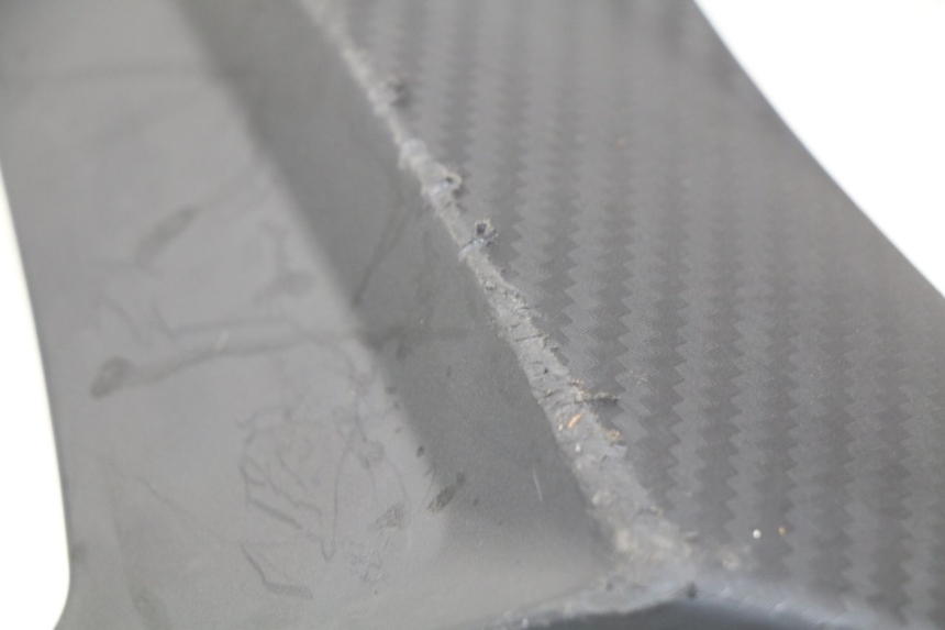 photo de OSŁONA LEWEJ BOCZNEJ RAMY SUZUKI GSX-R GSXR 750 (2011 - 2016) - Zoom stanu zużycia