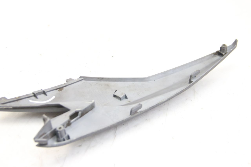 photo de OSŁONA LEWEJ BOCZNEJ RAMY SYM JET 14 4T 50 (2018 - 2022) - Szczegół części