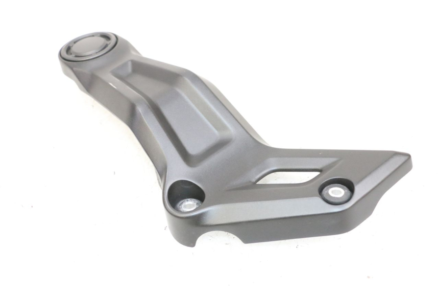 photo de OSŁONA LEWEJ BOCZNEJ RAMY YAMAHA MT-07 MT07 ABS 700 (2018 - 2020) - Zbliżenie techniczne