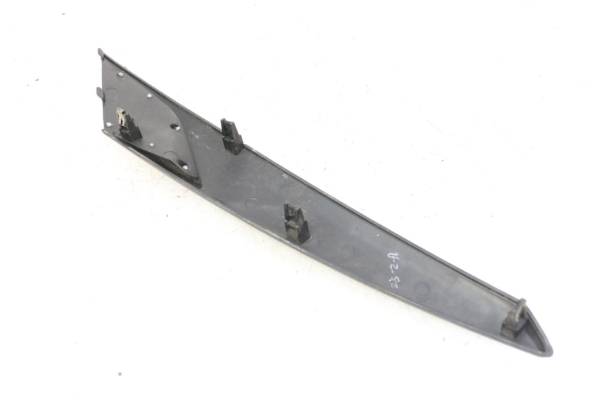 photo de OSŁONA LEWEJ BOCZNEJ RAMY APRILIA SXR 50 (2021 - 2023) - Zoom stanu zużycia