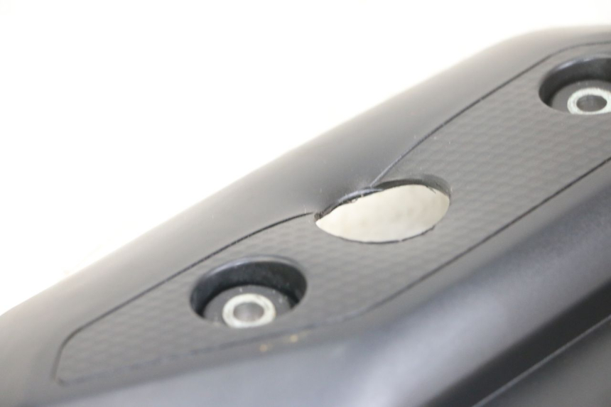 photo de OSŁONA LEWEJ BOCZNEJ RAMY YAMAHA XJ6 ABS 600 (2008 - 2016) - Zbliżenie techniczne