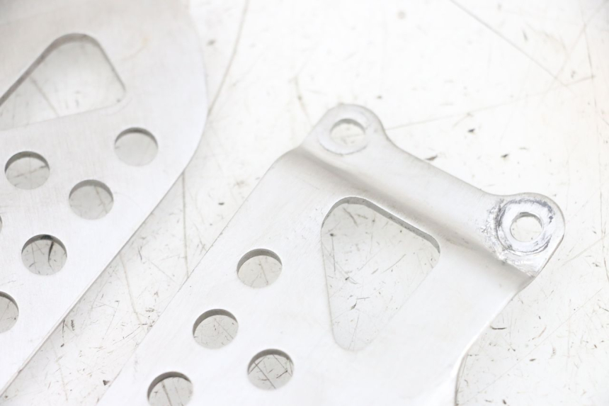 photo de OSŁONA BOCZNA RAMY SUZUKI GSXR GSX-R 1000 (2003 - 2004) - Zbliżenie techniczne