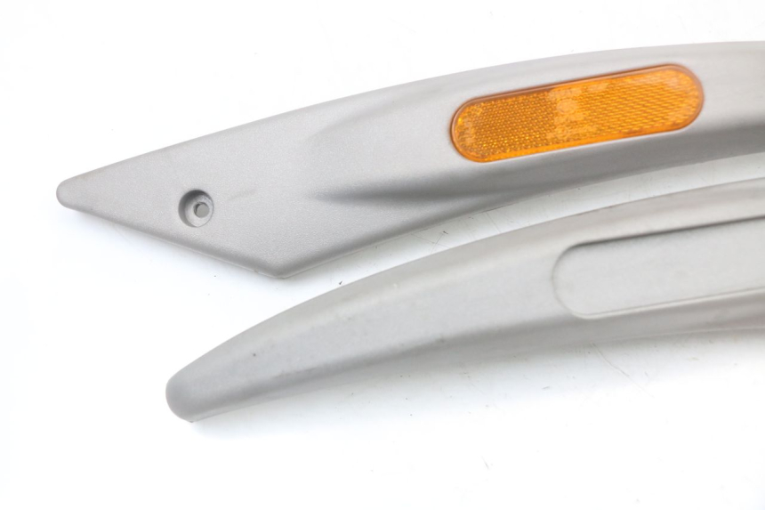 photo de OSŁONA BOCZNA RAMY PIAGGIO LIBERTY 4T 50 (2004 - 2008) - Szczegół części