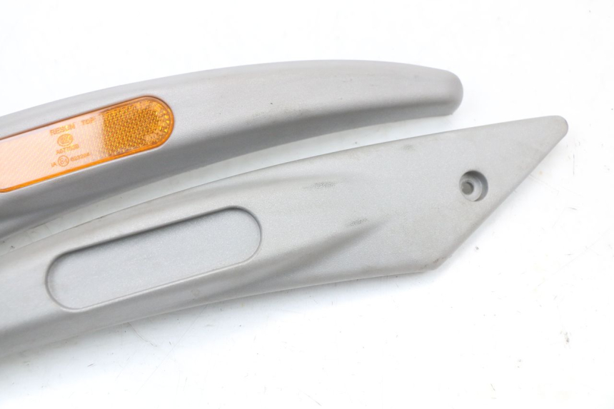 photo de OSŁONA BOCZNA RAMY PIAGGIO LIBERTY 4T 50 (2004 - 2008) - Zoom stanu zużycia